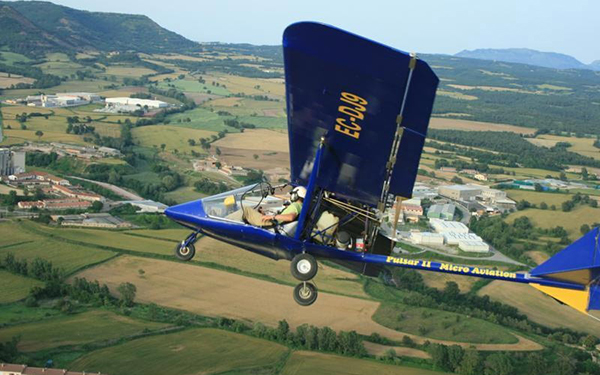 With more than 30 years dedicated to teaching and offering ultralight aircraft services